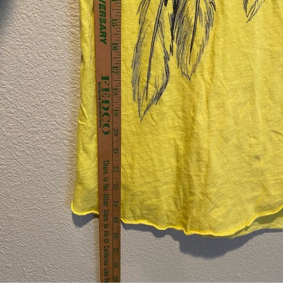 Vintage Hurley T-shirt size small pocket round hem feathers yellow - Picture 6 of 6